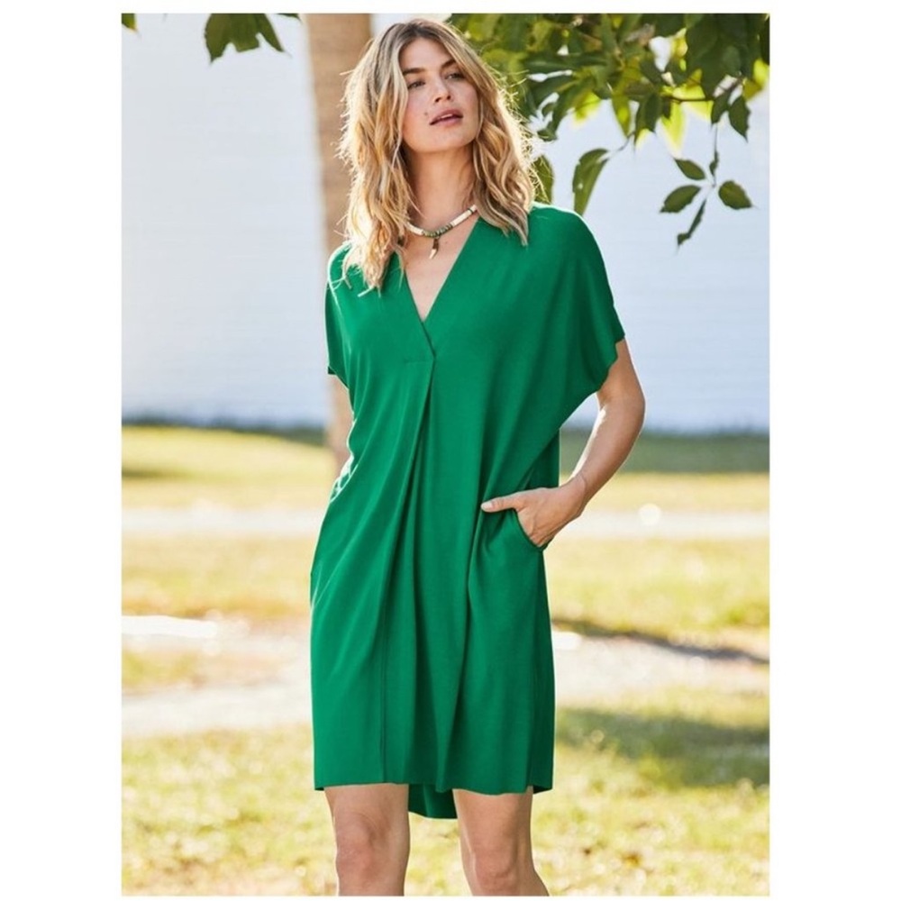 Peruvian Connection Green Coverup with V-Neckline and Flowy Silhouette